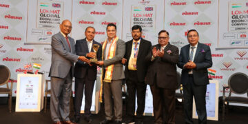 CA Abhay Bhutada Honoured with Bharat Bhushan Award at Lokmat Global Economic Convention